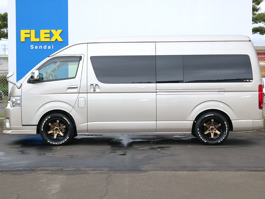 大変便利なパワースライドドア付き！！荷物の出し入れや乗り降りなど楽々できちゃいますね♪