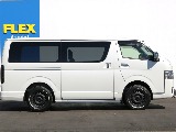 大変便利なパワースライドドア付き！！乗り降りや荷物の出し入れも楽々できちゃいます！！
