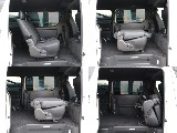 2列目は背もたれを倒すことや前に倒すこともできるようになっておりますのでシチュエーションに応じて対応できちゃいます！！