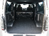 セカンドシートを倒せば荷室スペースをもっと広く使えるようになっております！！