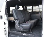 2列目もダークプライムⅡ専用のハーフレザーシートになっております！！セカンドシートも広々空間でお使いできます♪
