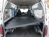 オリジナルタイプⅡベットキット装備！！広い空間で車中泊もできて圧迫感無く過ごせちゃいます♪