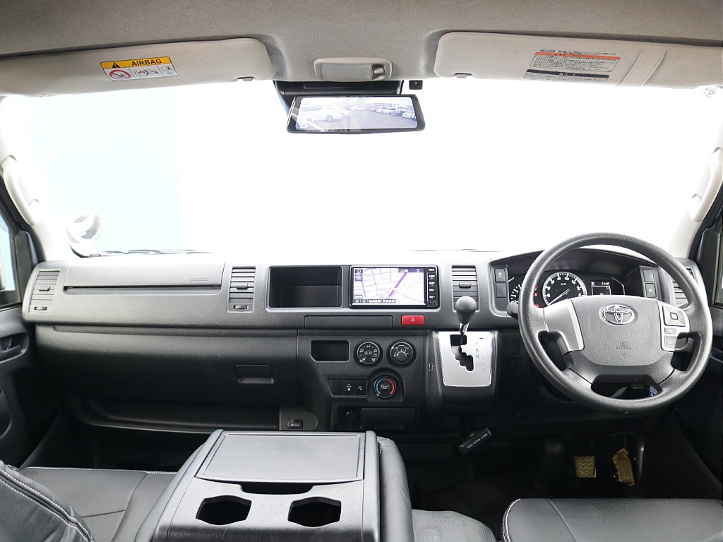 スーパーロングならではの圧迫感がなく上も横も広々空間になっております！！長距離ドライブでも快適性ばっちりですね♪