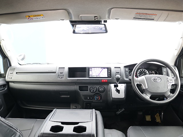 スーパーロングならではの圧迫感がなく上も横も広々空間になっております！！長距離ドライブでも快適性ばっちりですね♪