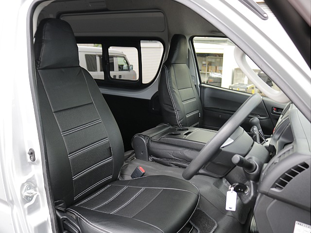 シートカバー付きになっております！！座り心地も良く内装の統一感もバッチリあっております♪