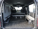 収納スペースや荷物を置く棚やユーアイのサイドバーなども付いておりますのでお仕事の際でもアウトドアの時でもいろんな場面で役立つ装備が満載です♪