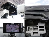 インテリアパネルやフリップダウンモニター・レーダー探知気なども装着されております♪後部座席の方たちの快適性もバッチリ♪