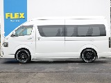 大変便利なパワースライドドア付き！！乗り降りや荷物の出し入れも楽々できちゃいます！！