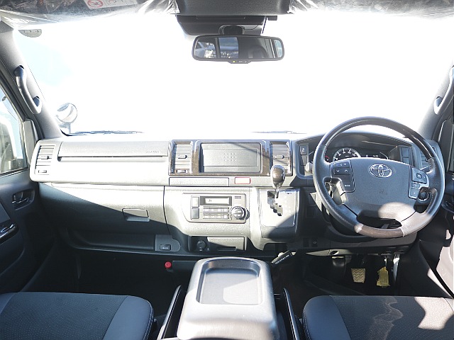 内装はダークプライムⅡ専用になっており高級感がありかっこよく仕上がっております♪