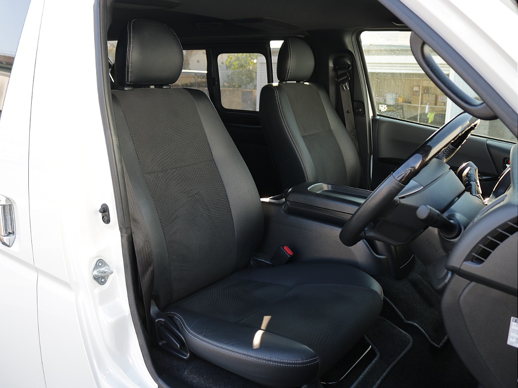 ダークプライムⅡ専用のハーフレザーシートになっております！！コンディションもグッド♪