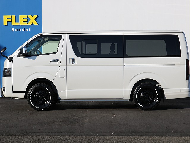 運転中などの換気に役立つ小窓両サイドについております!!開閉は3段階でロックが掛かるようになっております♪