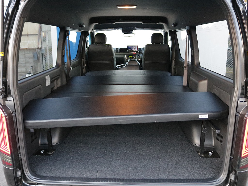 ベットキット付きですので車中泊やアウトドアはもちろんお仕事などにも使えちゃいます♪