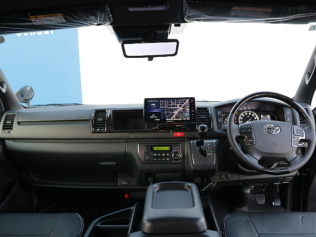 運転席・助手席も長距離ドライブでも快適性ばっちりの広々空間!!ダークプライムⅡ専用の内装にもなっております♪