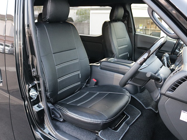 オリジナルシートカバー装着済み!!外装・内装ともにブラックで統一されておりよりかっこよさが増しますね♪