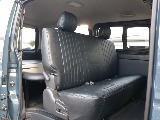 2列目は広々空間になっております！！シートカバーも付いておりますので汚れや劣化などの防止にも役立ちます！！