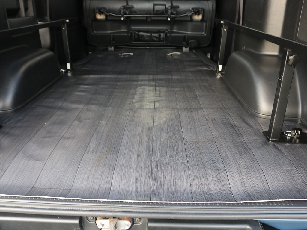 カーゴマットもすでに装着されており汚れなどのお手入れもしやすくりなります！！