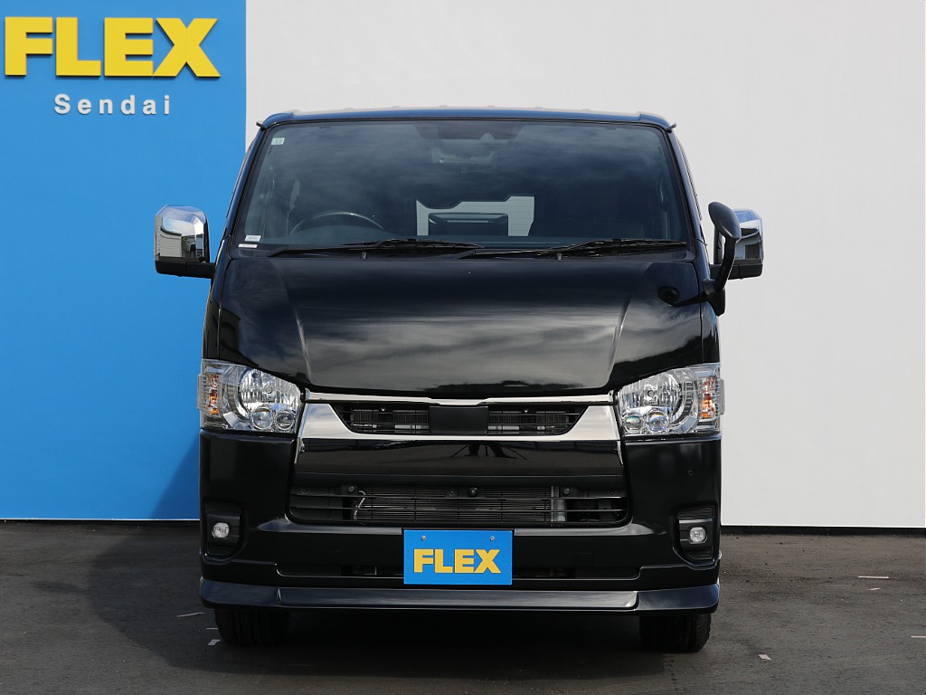 ブラックを貴重としたバットフェイスボンネット車両！！ベットキット＆カーテン付きで車中泊も楽々できちゃいます♪