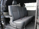 2列目は快適空間でお過ごしいただける広々空間♪ダークプライム専用のハーフレザーシートにもなっております！！