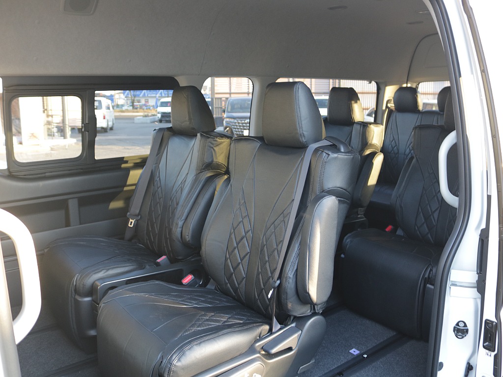 2列目以降もファインテック専用のシートカバー装着済み！！汚れや劣化の防止にもなりお手入れも楽々できちゃいます♪