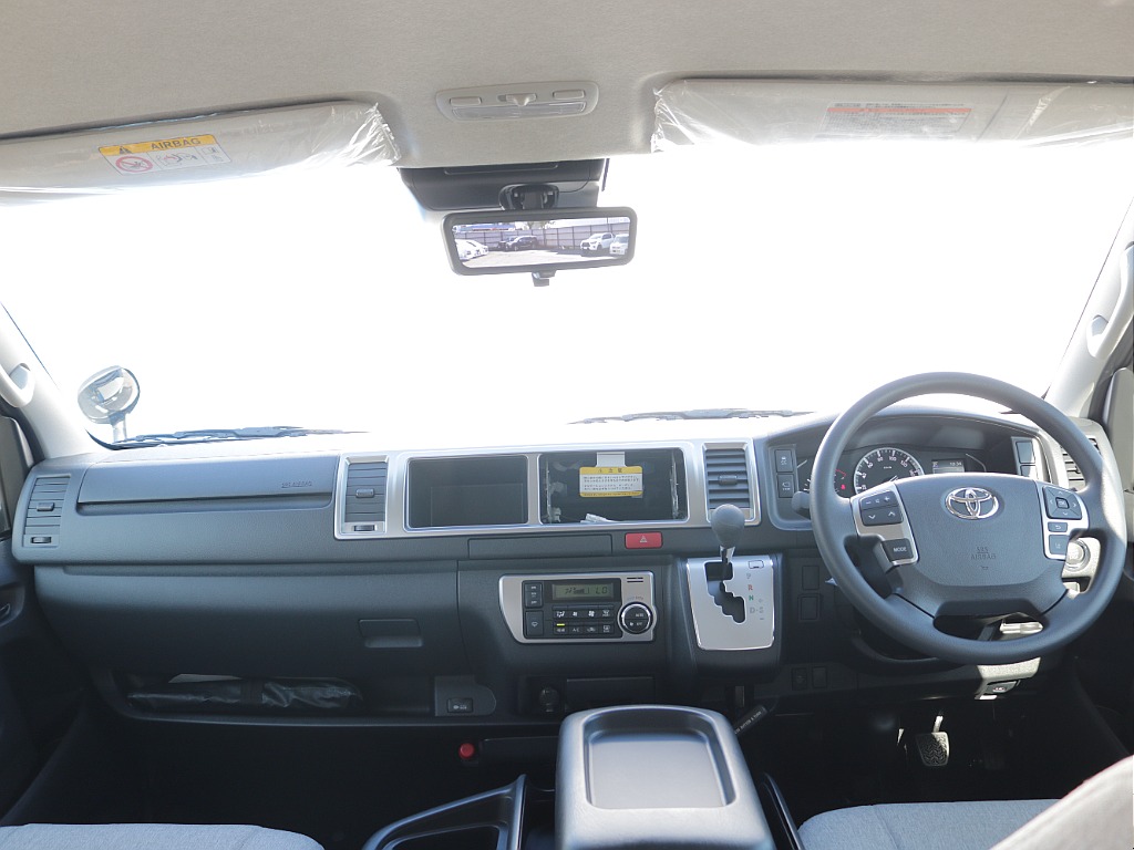 運転席助手席はワイド幅ならではの広々空間で過ごせて快適性もグッドです♪