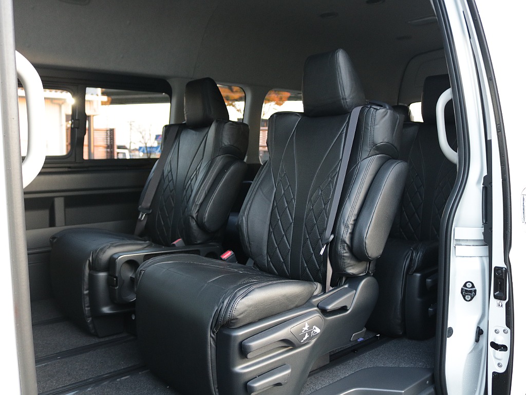 2列目以降もファインテック専用のシートカバー装着済み！！汚れや劣化の防止にもなりお手入れも楽々できちゃいます♪