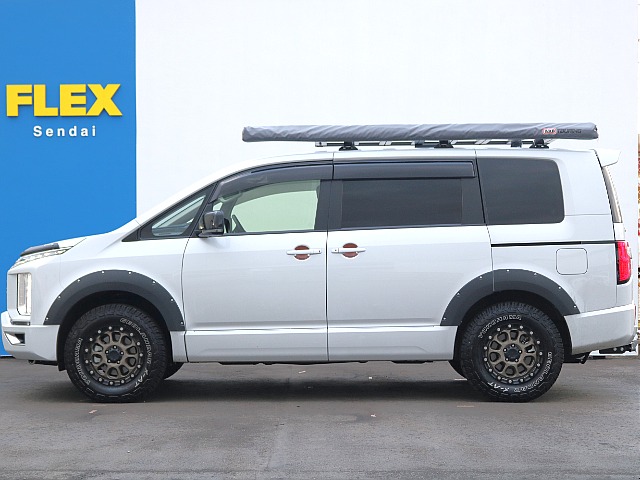 大変便利な片側パワースライドドア付き！！荷物の出し入れなども楽々できちゃいますね♪