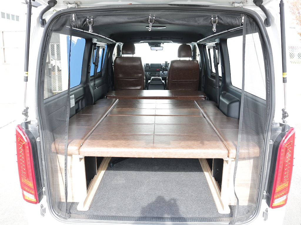 社外ベットキット搭載！！車中泊やアウトドアなどもできて広々空間で使えちゃいます♪