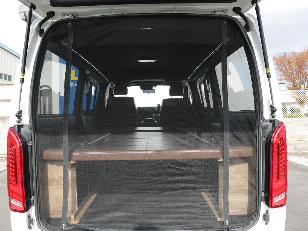 バックドアには防虫ネットも付いておりますので車中泊の際虫など入らずに換気ができちゃいます♪