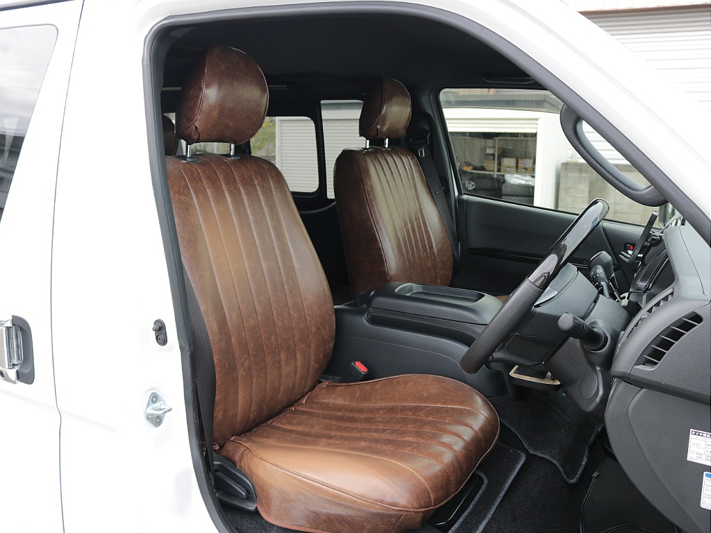 シートカバーも装着済み！！内装も一色で統一されておりお洒落な雰囲気になっております♪