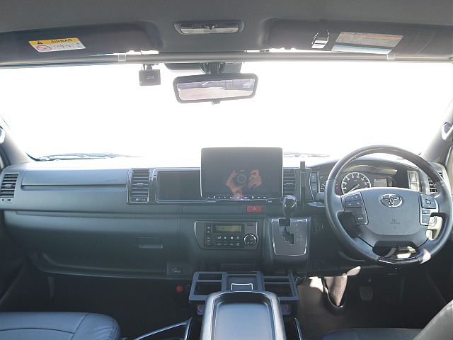 運転席周りもダークプライムⅡ専用の内装になっております！！高級感もありかっこよさがアップ♪