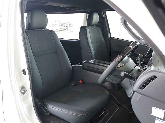 ダークプライムⅡ専用のハーフレザーシート付きでコンディションもグッドです！！