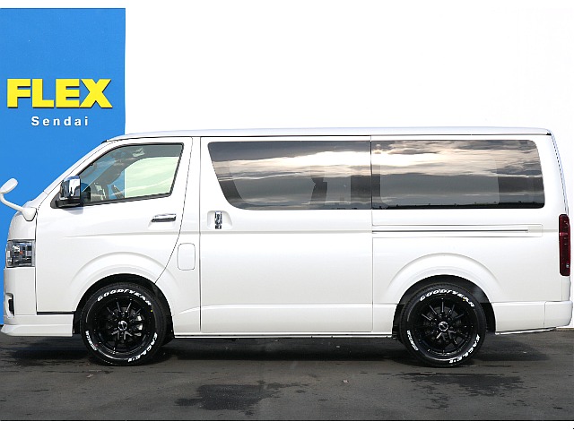 大変便利な両側パワースライドドア付き！！乗り降りや荷物の出し入れも楽々できちゃいます♪