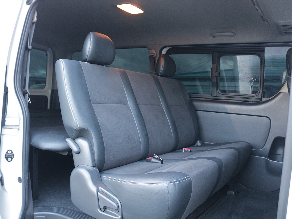 広々空間でお使いできるセカンドシート！！ダークプライム専用のシートにもなっております♪