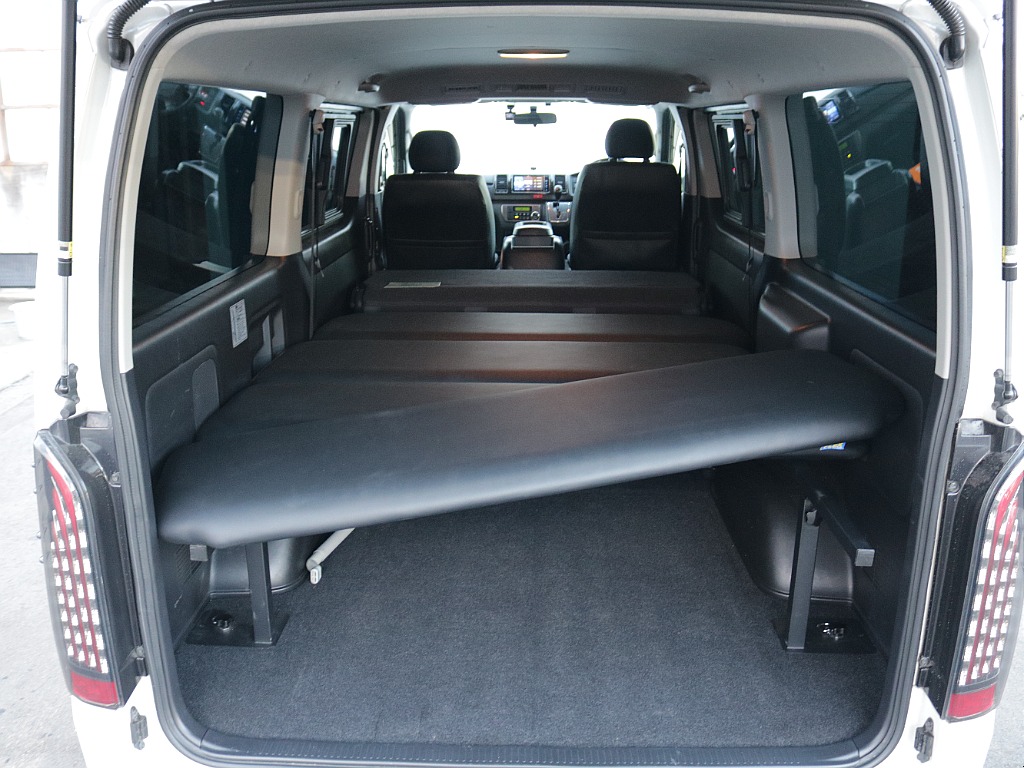 ベットキット搭載車両！！車中泊やアウトドアなどにも楽々行けてお仕事などにも使えちゃいます♪