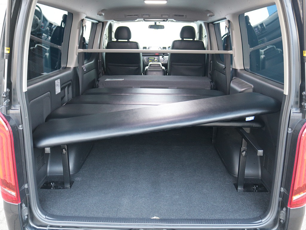 ベットキット搭載済み！！車中泊やアウトドアもいけてお仕事でも楽々つかえちゃいますね♪