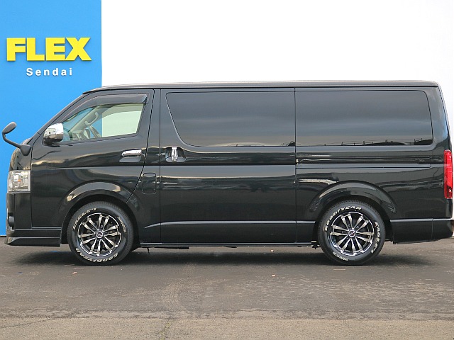 大変便利な両側パワースライドドア付き！！乗り降りや荷物の出し入れも楽々できちゃいます♪