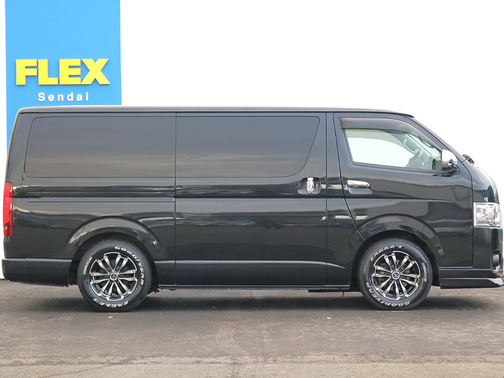 リア5面もすでにフィルム施工済みです！！追加カスタムもできますのでお気軽にお問い合わせくださいませ！！