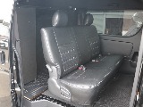 2列目もダークプライムⅡ専用のハーフレザーシートになっております！セカンドシートも広々空間でお使いできます！！