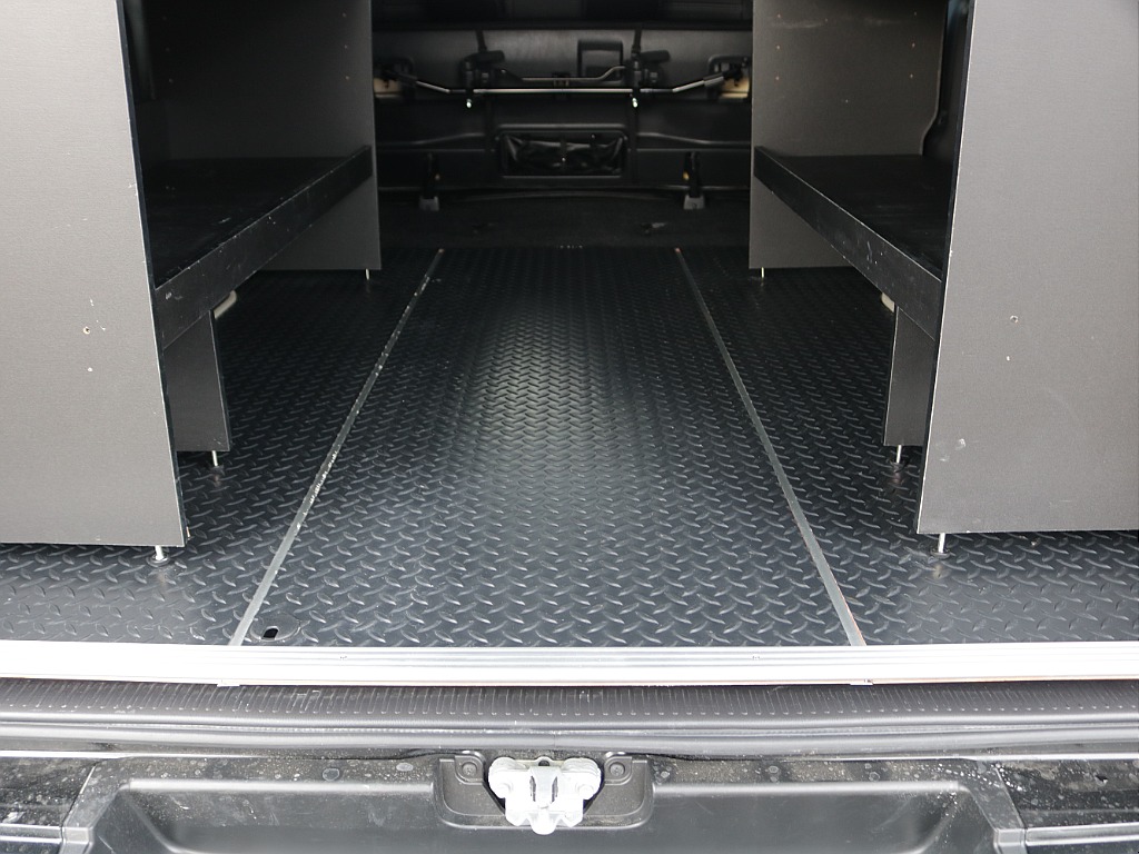 床張り施工もされておりますのでお手入れがしやすく傷がつきにくくなっております！！