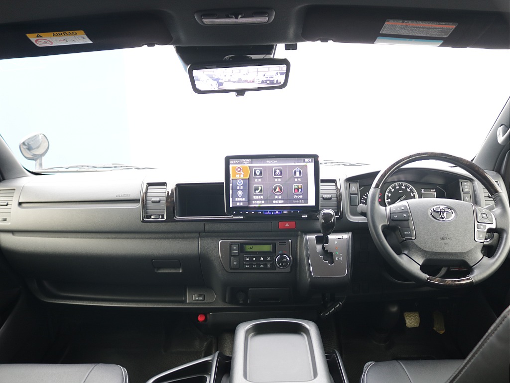 運転席周りもダークプライムⅡ専用の内装になっております！！高級感がありかっこよさもアップしますね♪