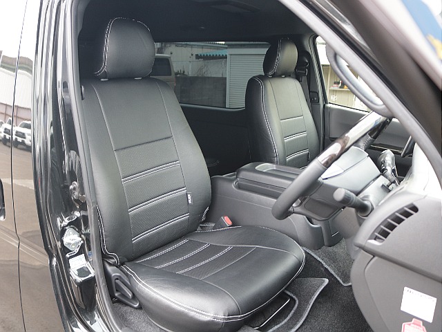 ダークプライムⅡ専用のハーフレザーシート付きでコンデションもグッドです♪