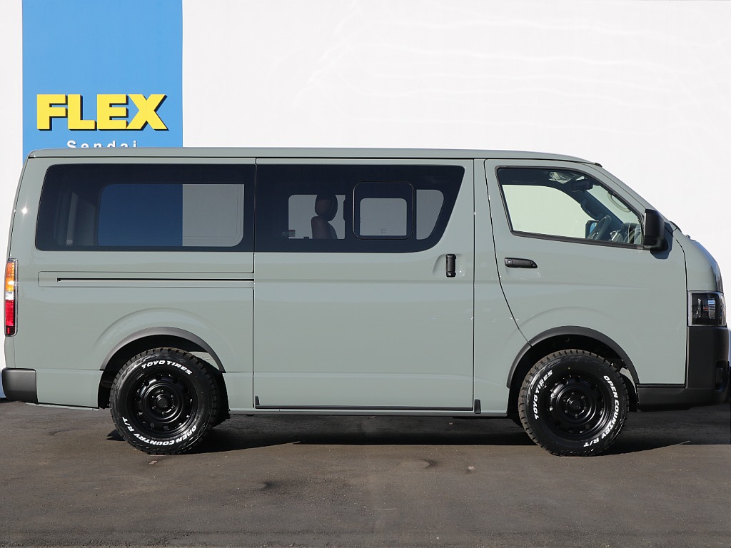 換気などに便利な小窓が両サイドについております！！開閉は３段階でロックが掛かるようになております