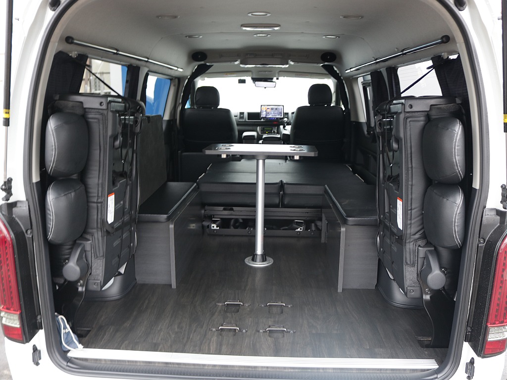 跳ね上げますと広大なラゲッジスペースを確保できます♪