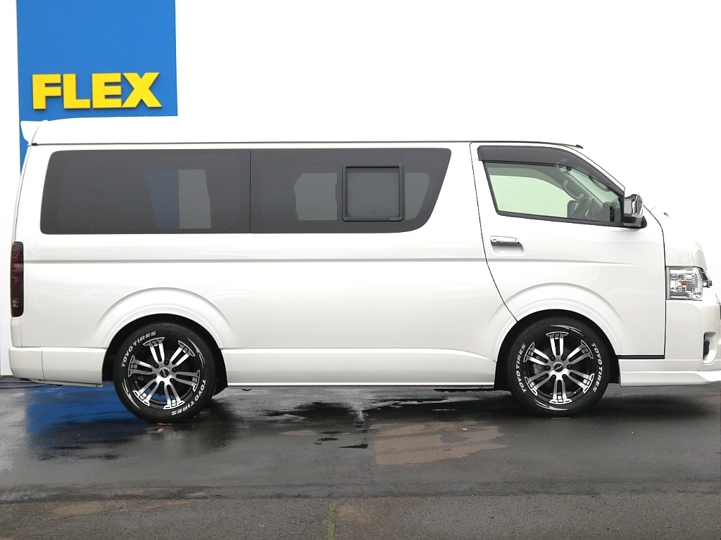 東北最大級のハイエース専門店！展示台数は常時４０台以上！