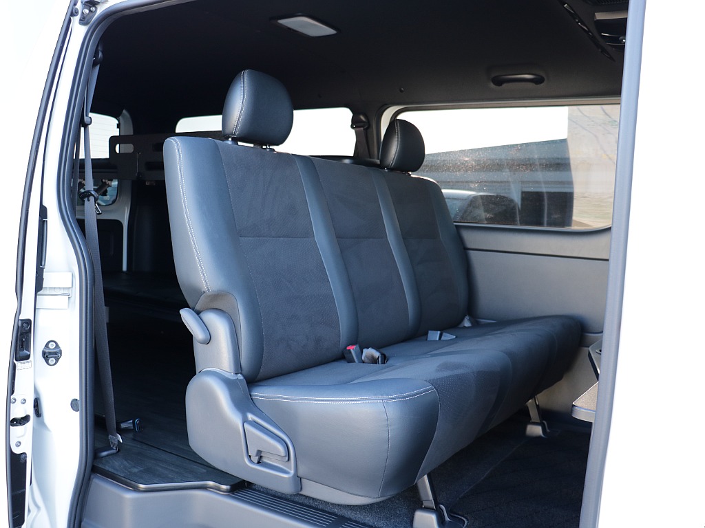 2列目以降もオリジナルシートカバー装着済みです♪汚れや劣化の緩和にもなりお手入れもしやすくなります♪