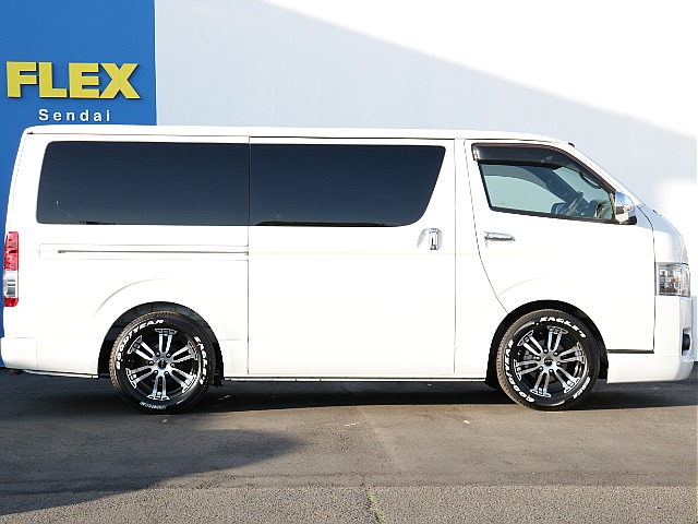 リア5面フィルム施工済み！！追加カスタムも可能になりますのでお気軽にお問い合わせくださいませ！！