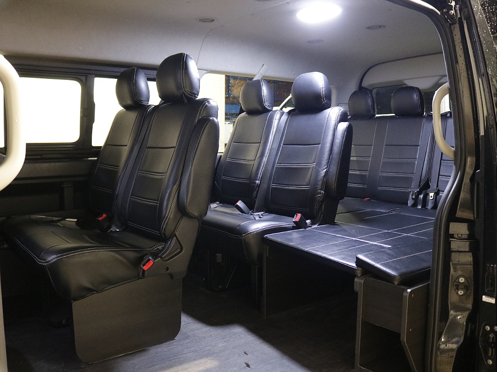 LEDルームランプ付の明るい車内