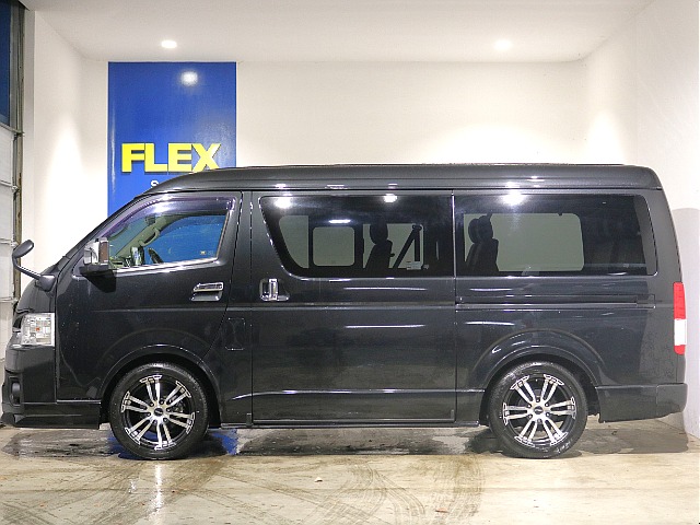 開け閉め楽々パワースライドドア付