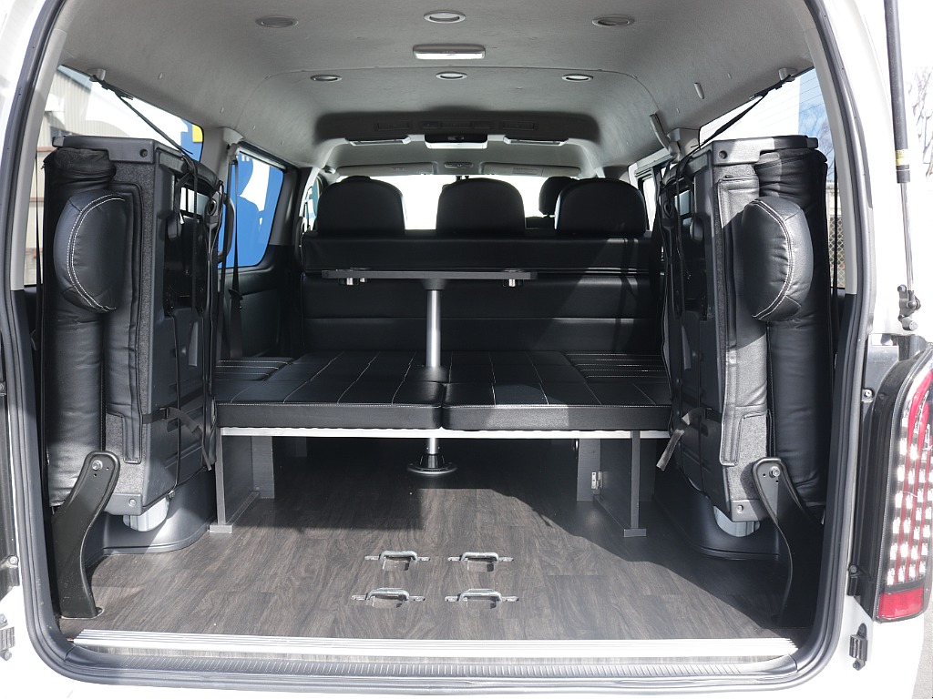 4列目跳ね上げると広々としたラゲッチスペースに早変わり