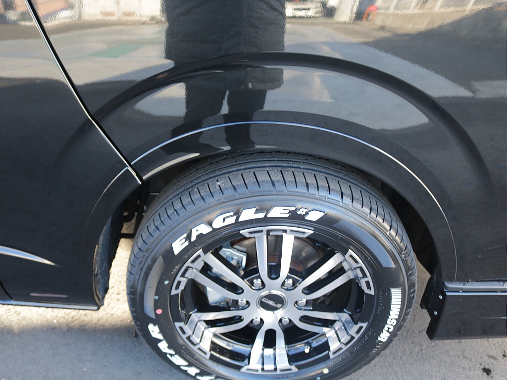 デルフィーノライン　オーバーフェンダー装着済み！！ローダウンの視覚効果もあり飛び石などから車体を守ってくれる効果もあります！！